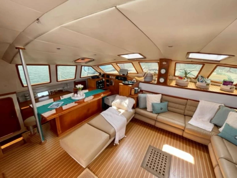 Luxury Yacht rental in Newport - Simonis QUEST