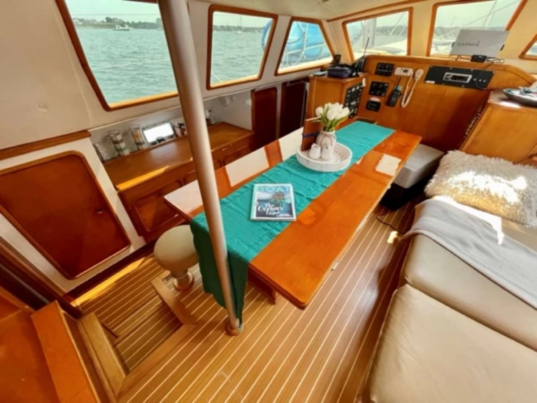 Boat rental Simonis QUEST in Newport on Samboat