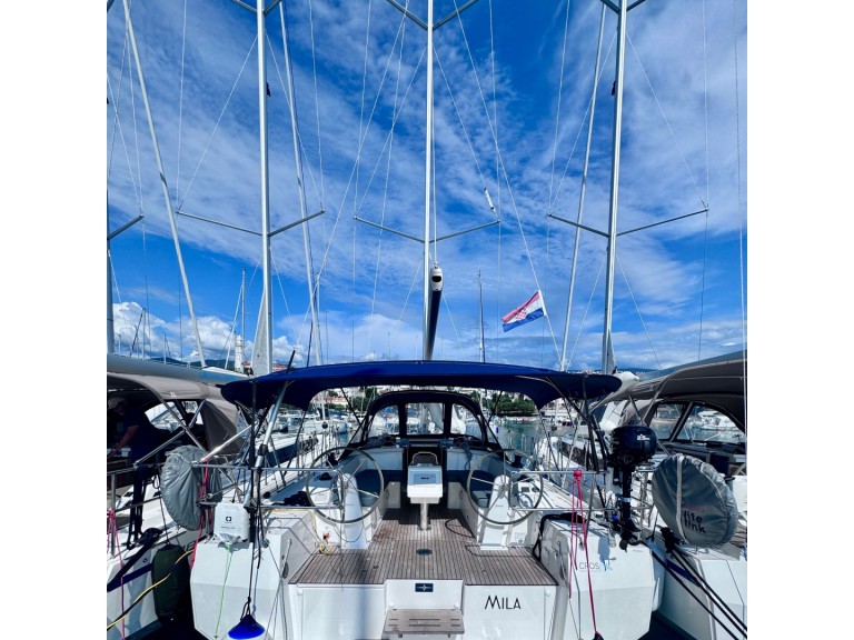 Boat rental Bavaria Bavaria C38 in Novi Vinodolski on Samboat