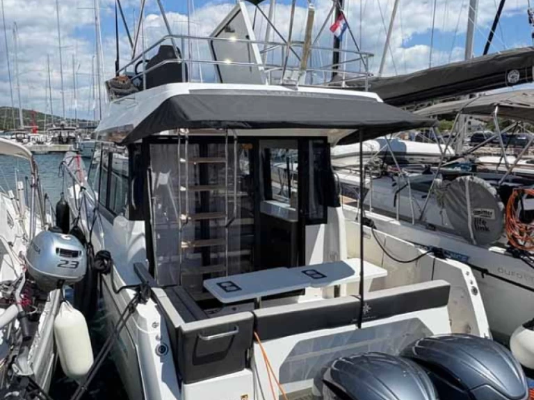 Motorboat rental with or without captain Jeanneau Murter-Kornati