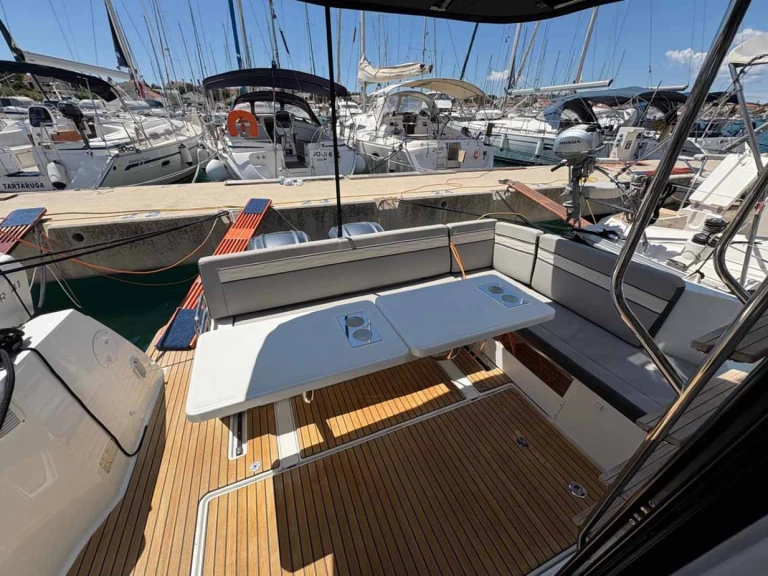 Bareboat Rental Motorboat Jeanneau with a boat licence