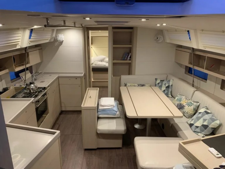 Bénéteau Oceanis 46.1 in Alimos on SamBoat