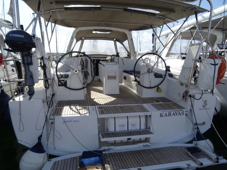 Rent a Bénéteau Oceanis 38 Lefkáda