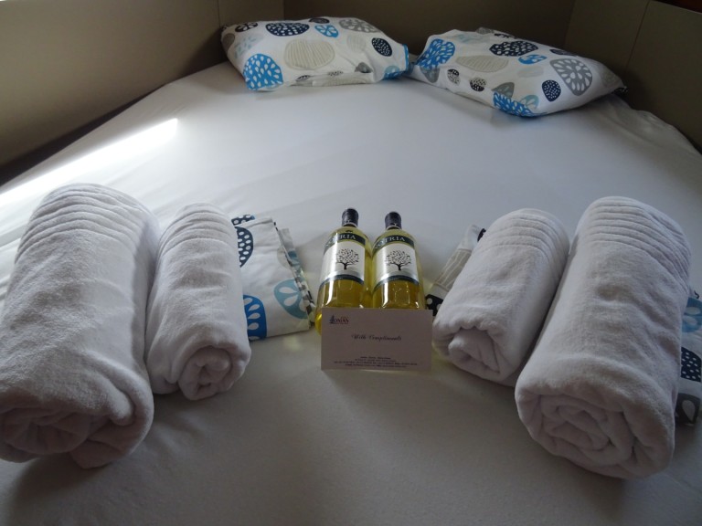 Yacht charter Lefkáda cheap Oceanis 38