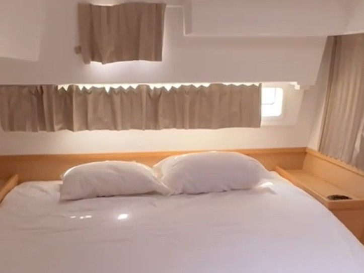 Bareboat Rental Catamaran Lagoon with a boat licence