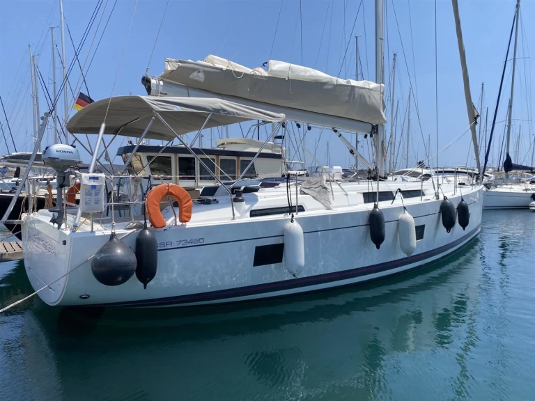 Sailboat for rent Lefkáda at the best price