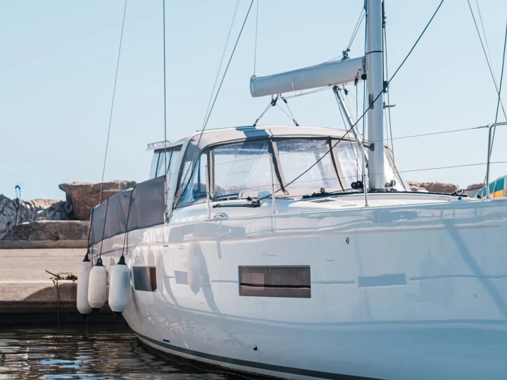 Sailboat rental with or without captain Bénéteau Hyères