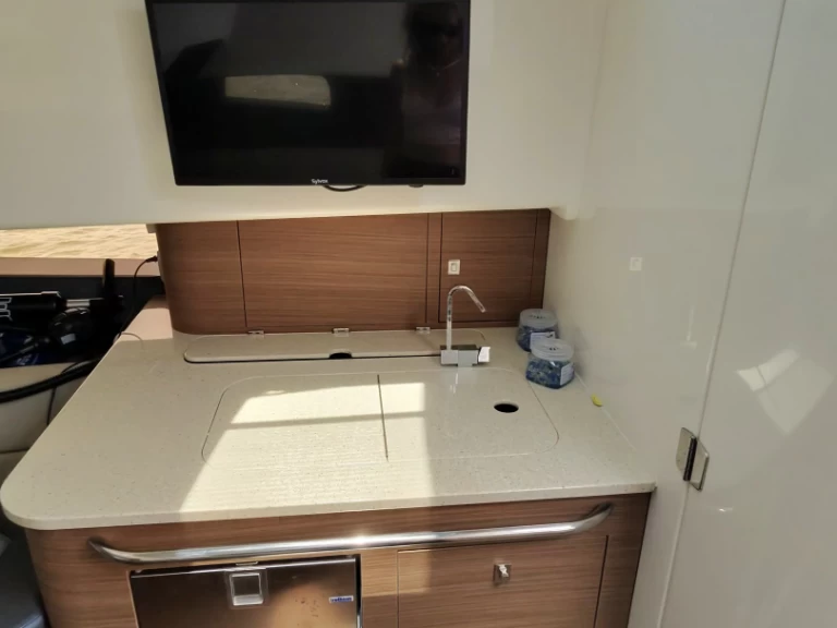 Bareboat Rental Motorboat Boston Whaler with a boat licence