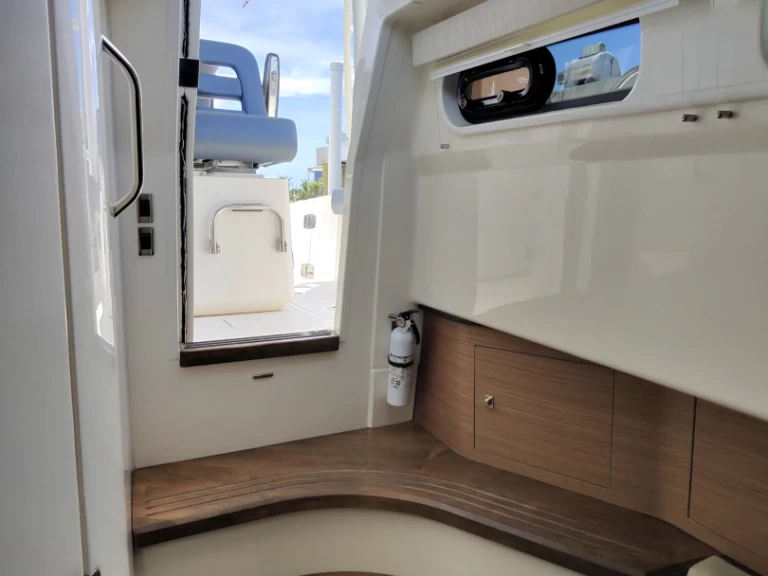 Motorboat for rent Anna Maria Island at the best price