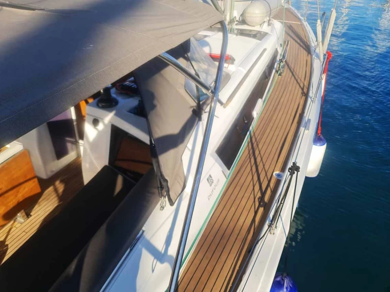 Dufour Dufour 430 in Murter-Kornati on SamBoat