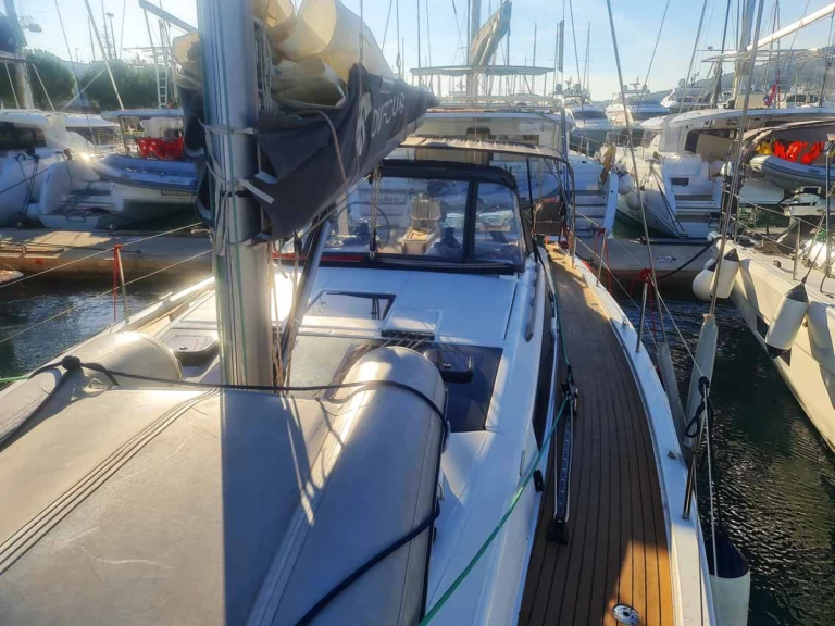 Rent a Dufour Dufour 430 Murter-Kornati