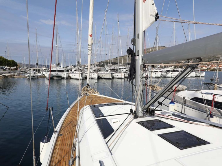 Sailboat rental with or without captain Bénéteau Lefkáda