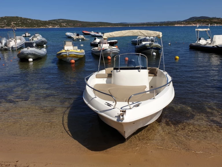 Kamarina 555 Open in Palau on SamBoat