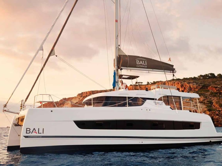 Yacht charter Palma de Mallorca cheap Bali Catspace Voile