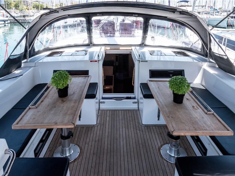 Sailboat for rent Lefkáda at the best price