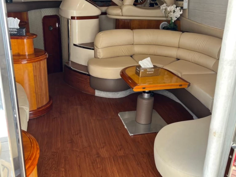 Motorboat for rent Dubai Marina at the best price