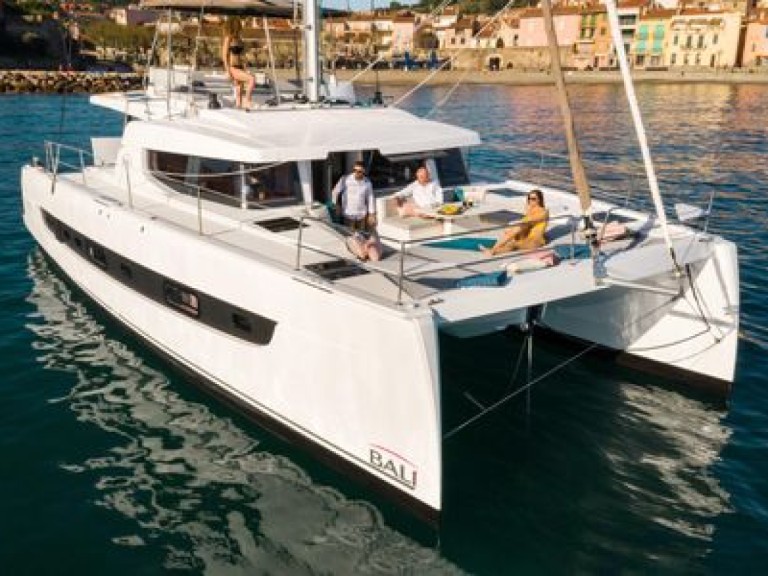 15 BALI 4.6 -TE charter bareboat or captained in  Hyères