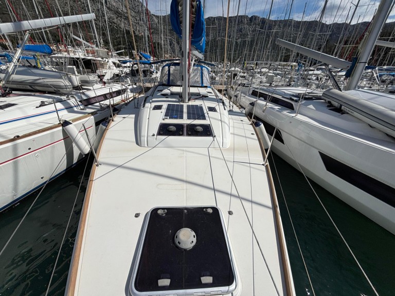 Sailboat rental with or without captain Jeanneau Pula