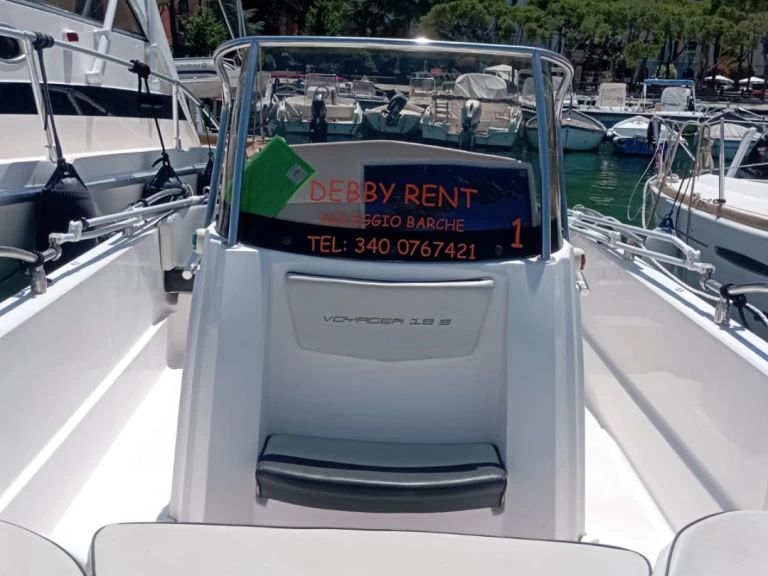 Rent a Ranieri Voyager 19 S Fezzano
