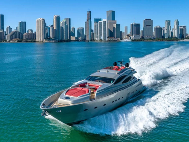 Boat rental Pershing Pershing 90 in Miami Beach on Samboat