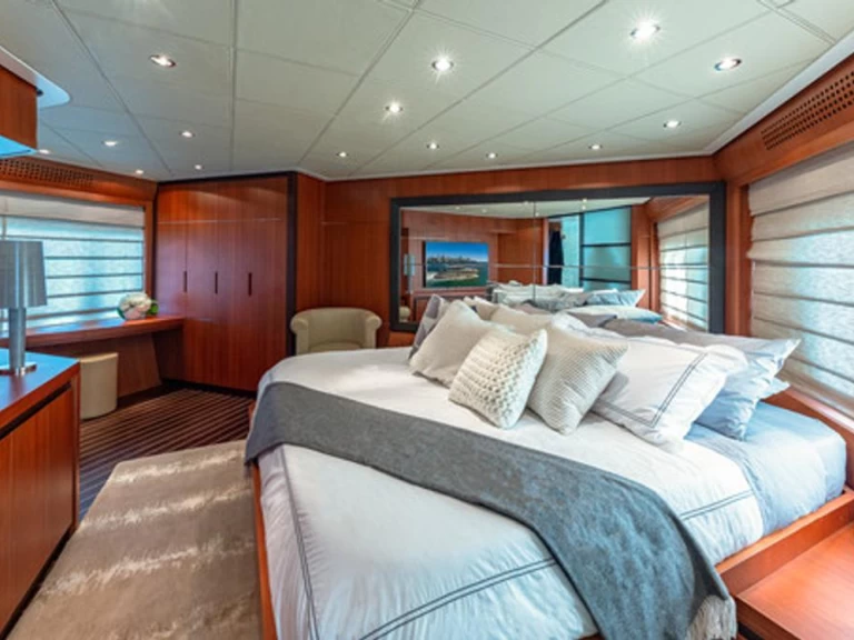 Luxury Yacht for rent Miami Beach at the best price
