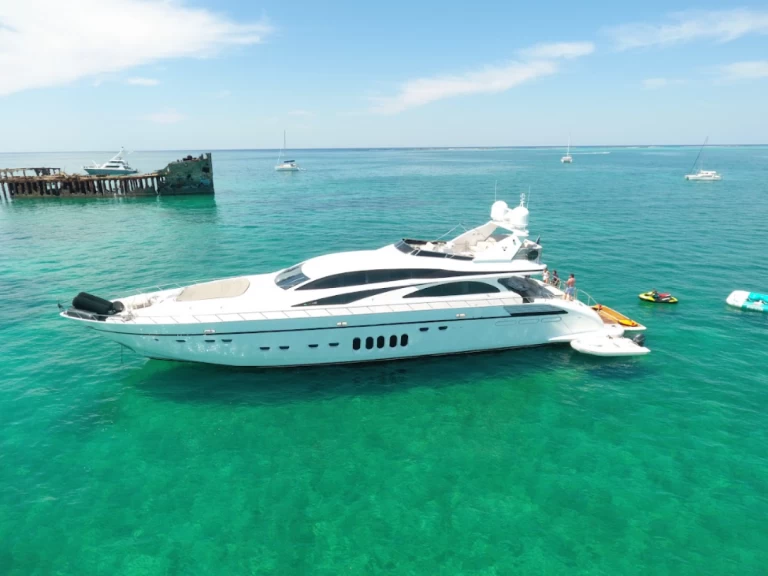 Luxury Yacht rental in Miami Beach - Leopard Leopard 105