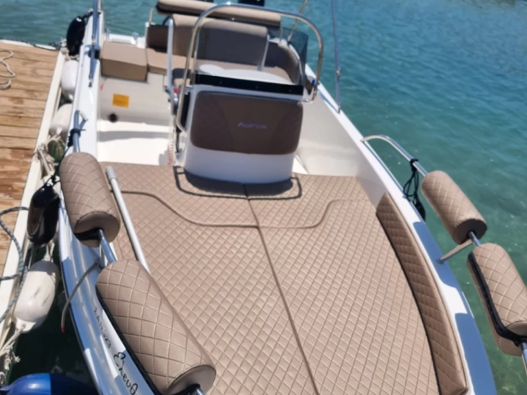 Karel F17 in Agios Nikolaos on SamBoat