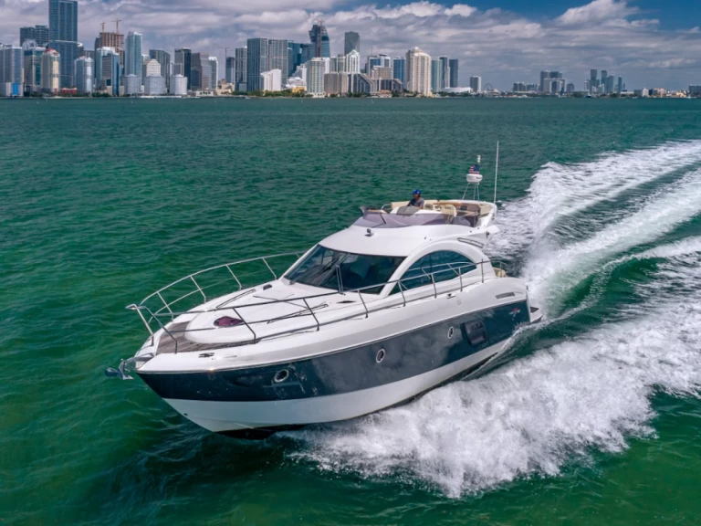 Boat rental Bénéteau 52 GT FLYBRIDGE  in Miami Beach on Samboat