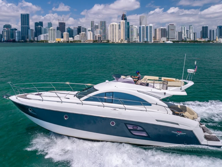 Bareboat Rental Luxury Yacht Bénéteau with a boat licence