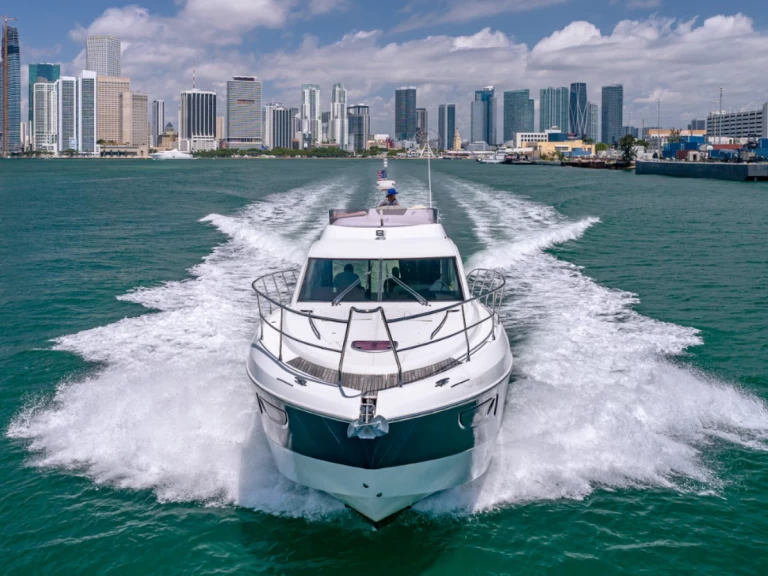 Luxury Yacht for rent Miami Beach at the best price