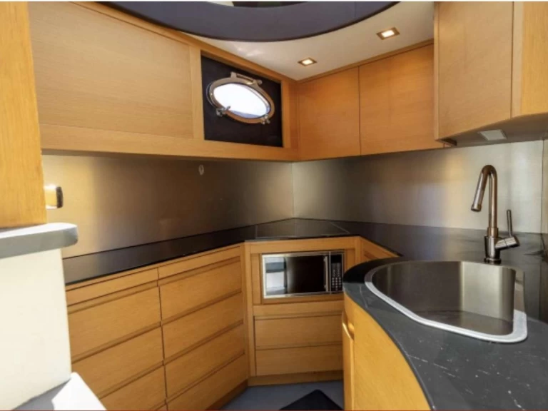 Luxury Yacht rental in Miami - Pershing Wind