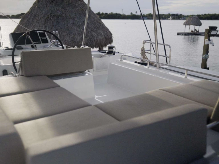 Luxury Yacht rental in Belize - Lagoon BELLISSIMA