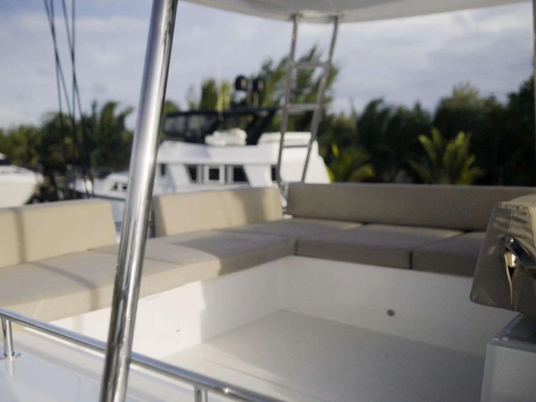 Boat rental Lagoon BELLISSIMA in Belize on Samboat