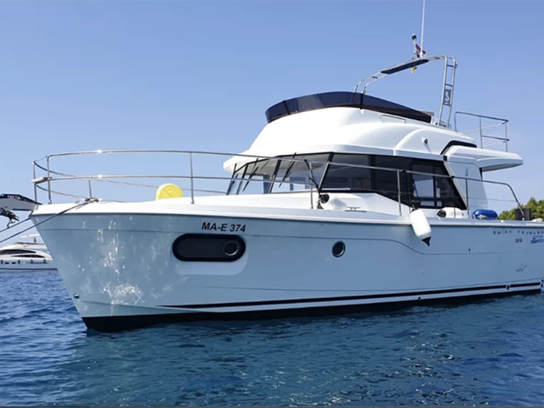 Boat rental Bénéteau Swift Trawler 35 in Biograd na Moru on Samboat