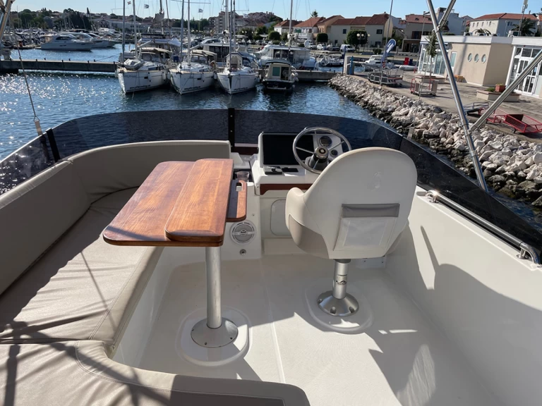 Motorboat for rent Biograd na Moru at the best price