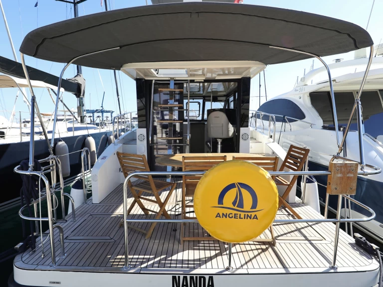 Luxury Yacht rental in Punat - Cobra Yachts Futura 40 Grand Horizon