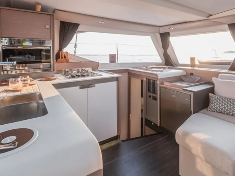 Catamaran rental in Pálairos - Fountaine Pajot Isla 40