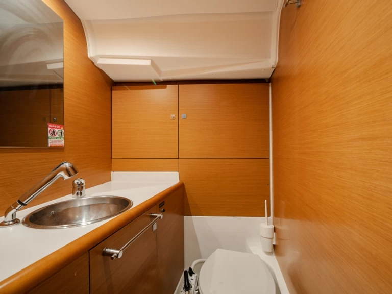 Sailboat rental in Lávrio - Jeanneau Sun Odyssey 409