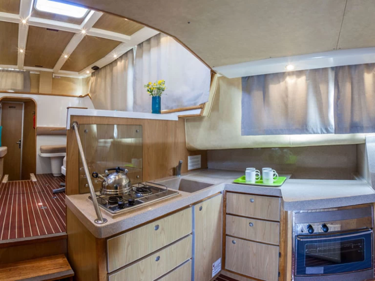 Motorboat for rent Montesquieu-Lauragais at the best price