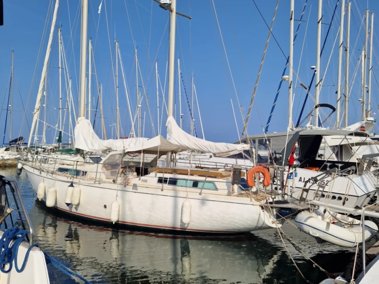 Boat rental Amel Maramu in Santa-Maria-Poggio on Samboat