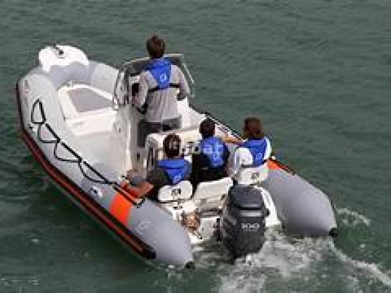 Motorboat rental with or without captain Zodiac Arzon