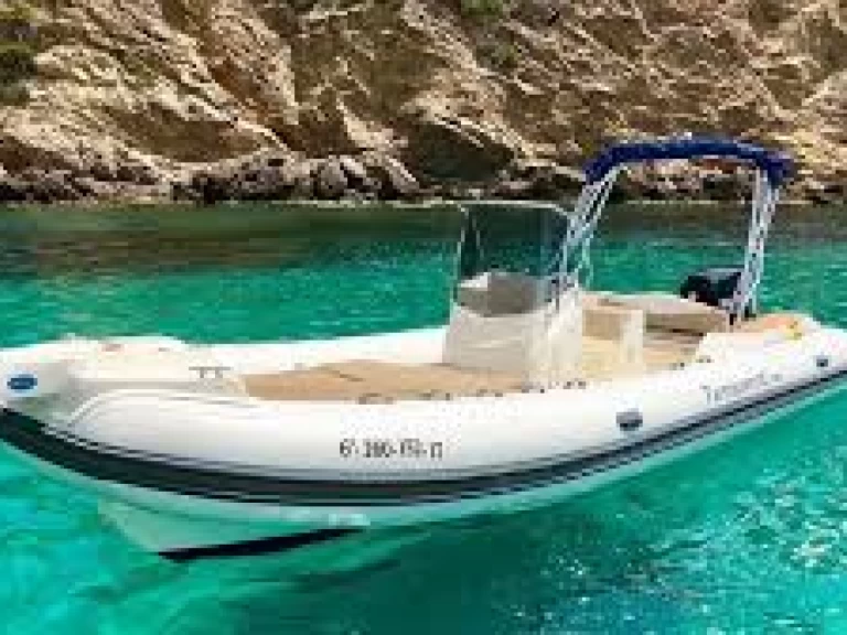 Capelli CAPELLI TEMPEST 700 in Arzon on SamBoat