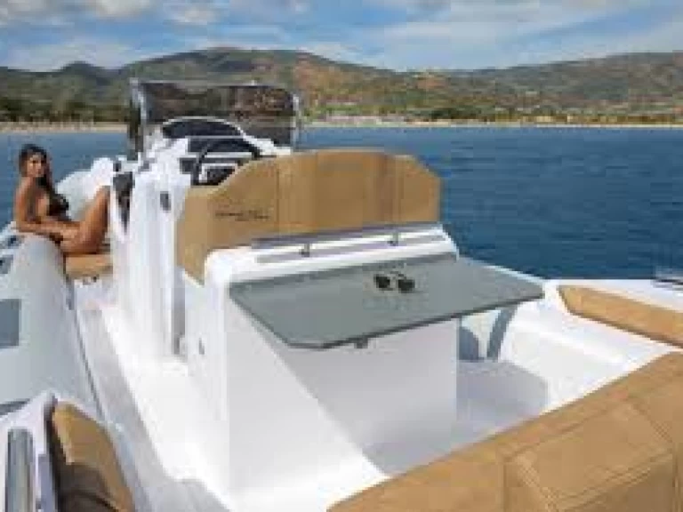 Boat rental Ranieri Cayman 23 Sport in Arzon on Samboat