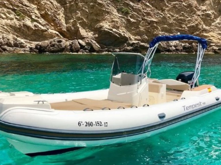 Boat rental Capelli CAPELLI TEMPEST 700 in Arzon on Samboat