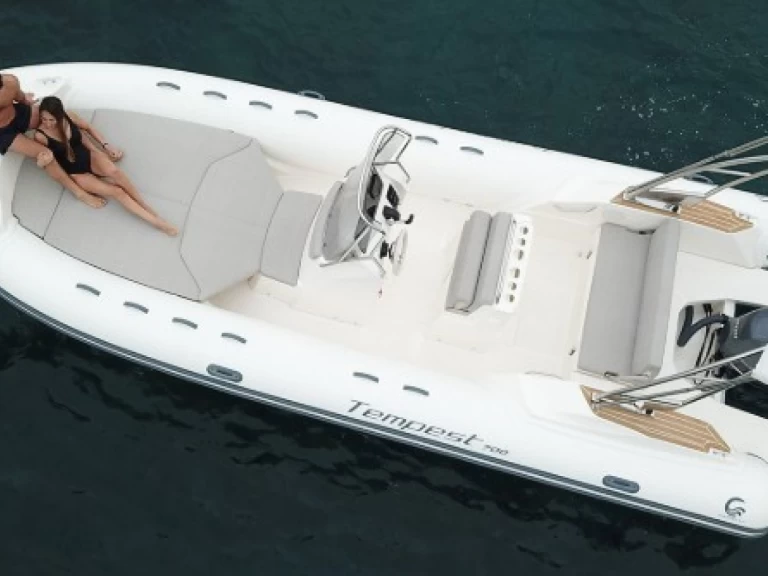 Motorboat rental with or without captain Capelli Arzon