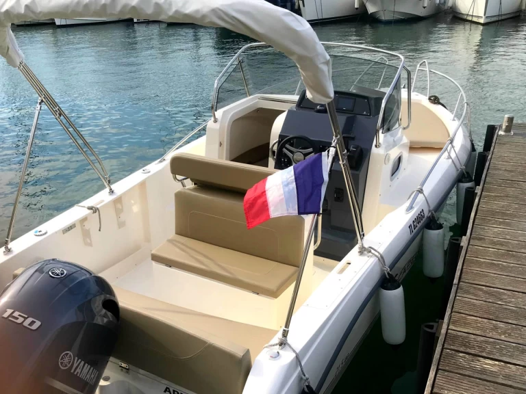 Motorboat rental with or without captain Capelli Arzon