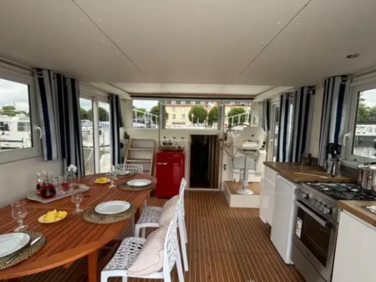 Electrique LaPeniche FS charter bareboat or captained in  Pontailler-sur-Saône