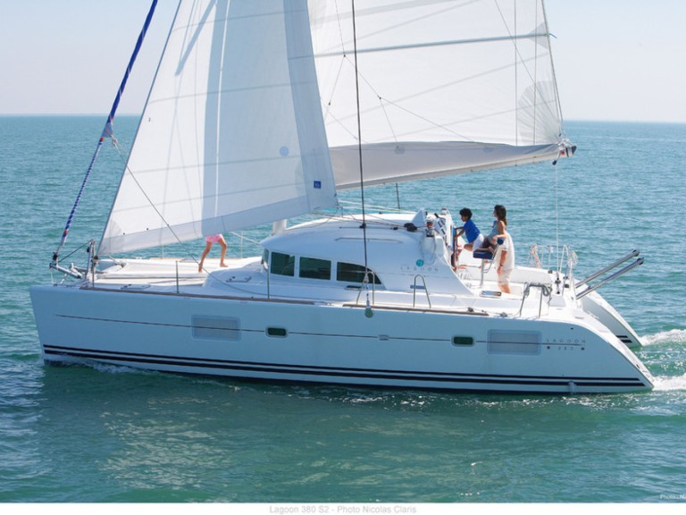 Catamaran rental with or without captain Bénéteau Pointe-à-Pitre