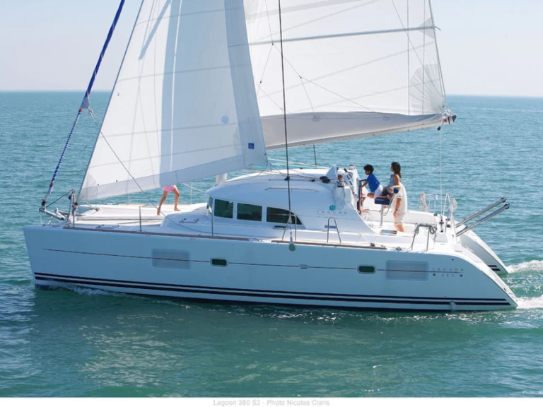 Catamaran rental with or without captain Bénéteau Pointe-à-Pitre