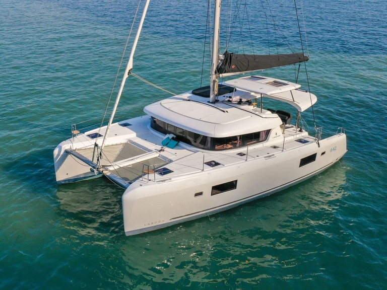 Catamaran rental in Bonifacio - Lagoon Lagoon 42